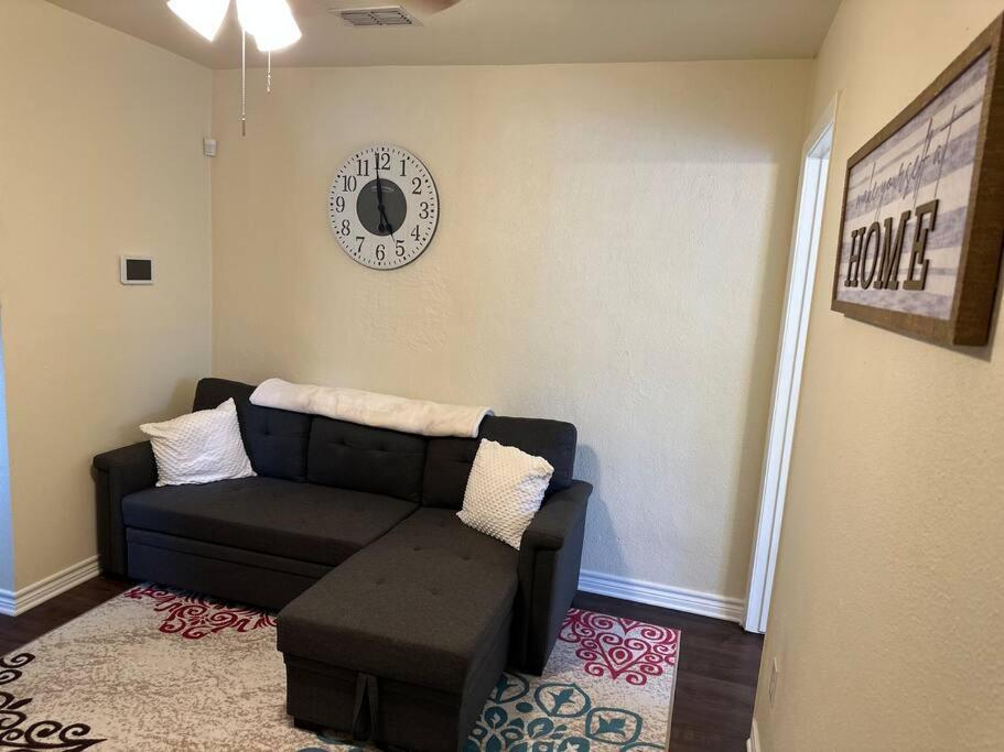 Walk To The Alamodome! Sleeps 6, Pet Friendly Apartment San Antonio Exterior photo
